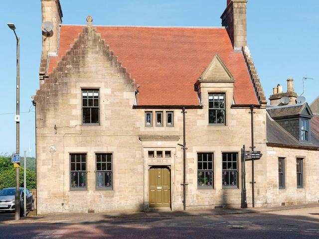 5 bedroom end of terrace house for sale