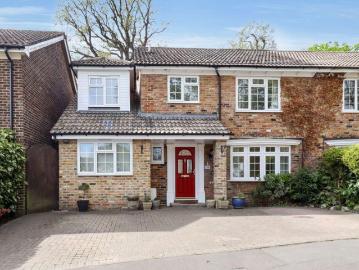 5 bedroom end of terrace house for sale