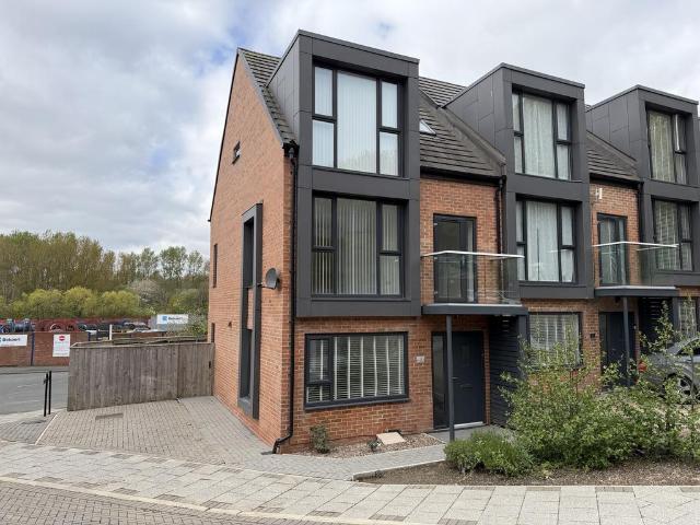 5 bedroom end of terrace house for sale