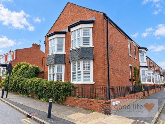 5 bedroom end of terrace house for sale