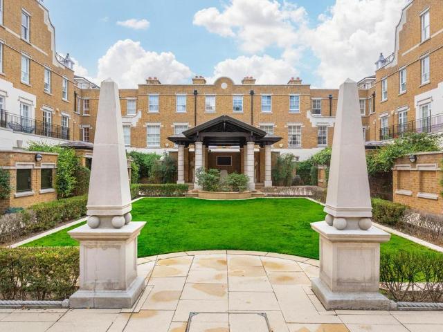 5 bedroom end of terrace house for sale