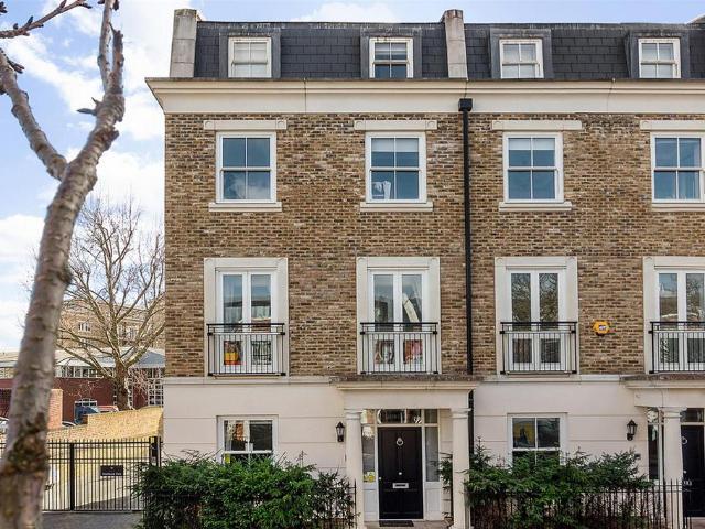 5 bedroom end of terrace house for sale