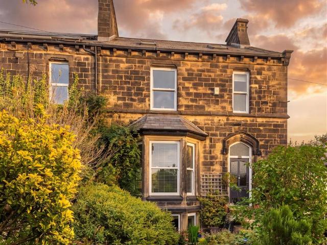 5 bedroom end of terrace house for sale