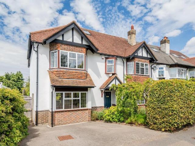 5 bedroom end of terrace house for sale