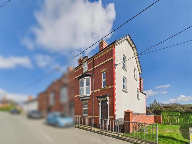 5 bedroom end of terrace house for sale
