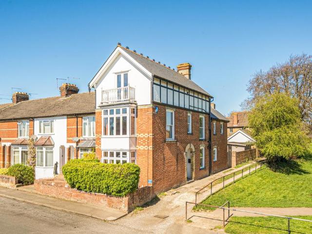 5 bedroom end of terrace house for sale