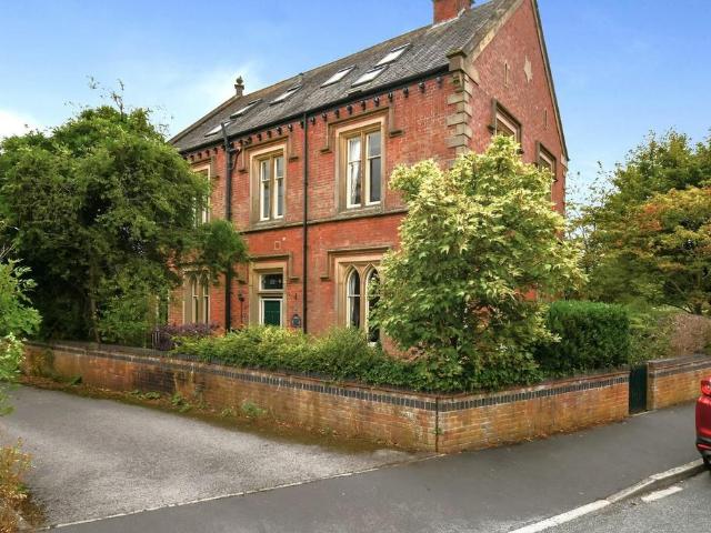 5 bedroom end of terrace house for sale