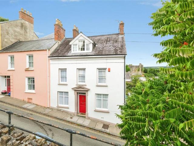 5 bedroom end of terrace house for sale
