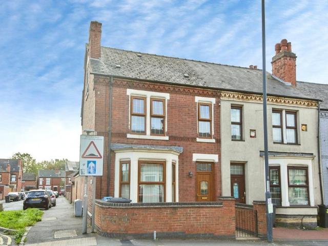 5 bedroom end of terrace house for sale
