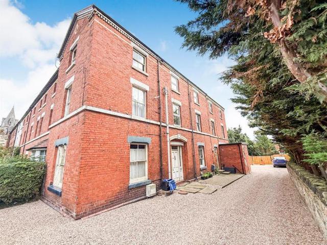 5 bedroom end of terrace house for sale