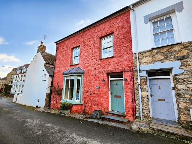 5 bedroom end of terrace house for sale