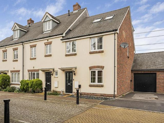 5 bedroom end of terrace house for sale