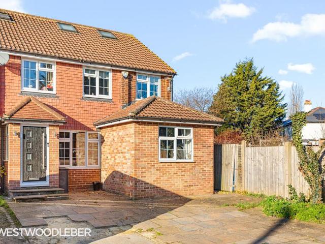 5 bedroom end of terrace house for sale