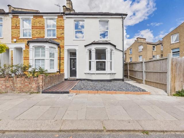 5 bedroom end of terrace house for sale