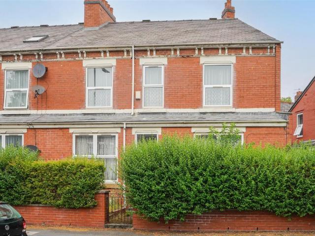 5 bedroom end of terrace house for sale