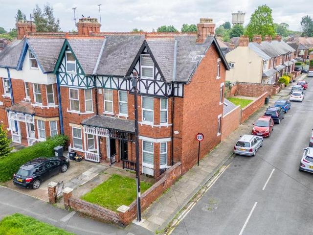 5 bedroom end of terrace house for sale