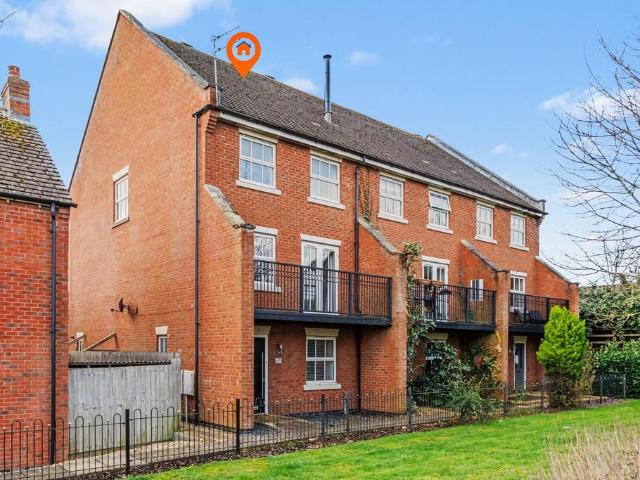 5 bedroom end of terrace house for sale