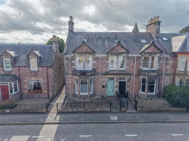 5 bedroom end of terrace house for sale