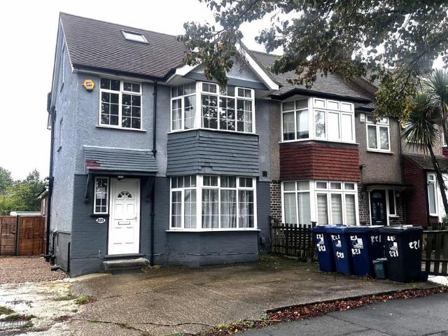 5 bedroom end of terrace house for sale