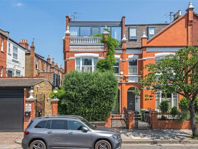 5 bedroom end of terrace house for sale