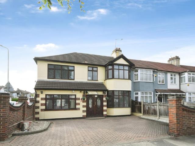 5 bedroom end of terrace house for sale