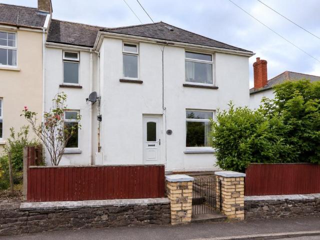 5 bedroom end of terrace house for sale
