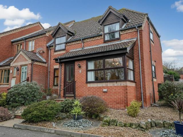 4 bedroom end of terrace house for sale