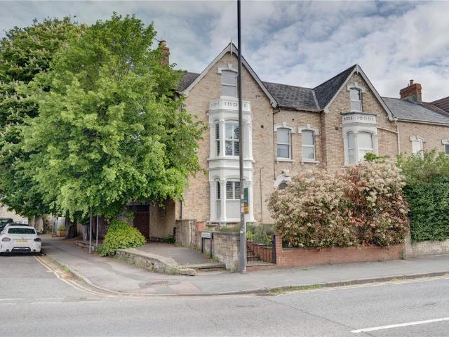 5 bedroom end of terrace house for sale
