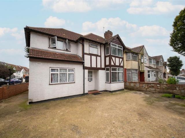 5 bedroom end of terrace house for sale