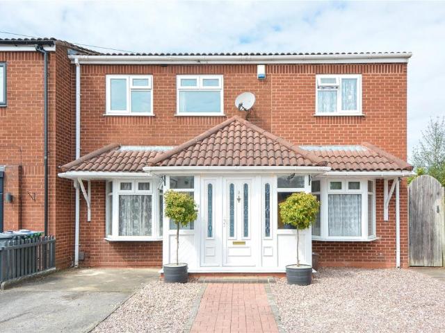 5 bedroom end of terrace house for sale