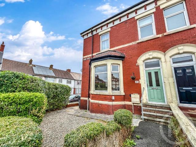 5 bedroom end of terrace house for sale