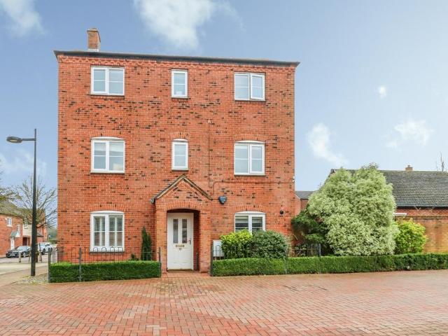 5 bedroom end of terrace house for sale