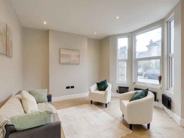 5 bedroom end of terrace house for sale