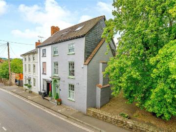 5 bedroom end of terrace house for sale