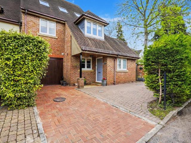 5 bedroom end of terrace house for sale