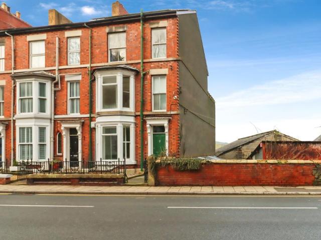 5 bedroom end of terrace house for sale