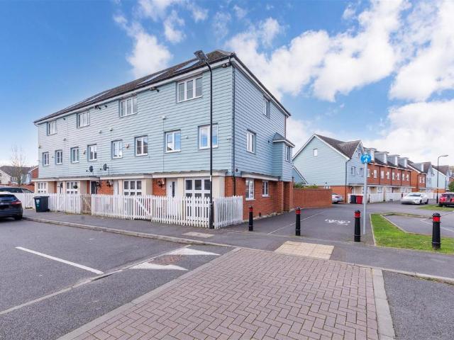 5 bedroom end of terrace house for sale