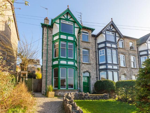 5 bedroom end of terrace house for sale