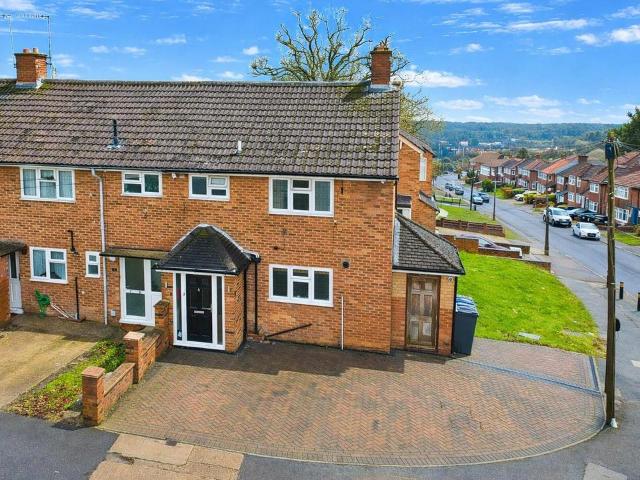 5 bedroom end of terrace house for sale