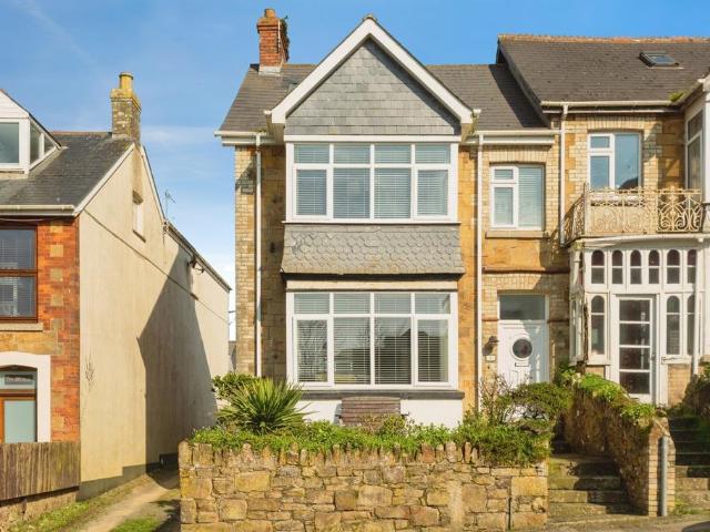 5 bedroom end of terrace house for sale