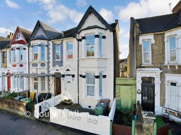 5 bedroom end of terrace house for sale