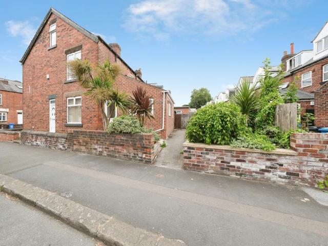 5 bedroom end of terrace house for sale