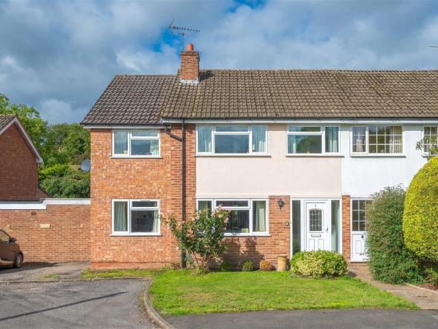 4 bedroom end of terrace house for sale