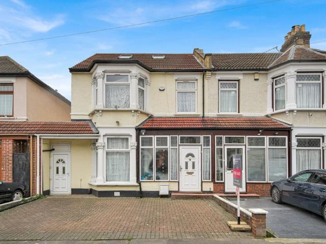 5 bedroom end of terrace house for sale
