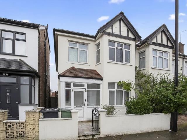 5 bedroom end of terrace house for sale