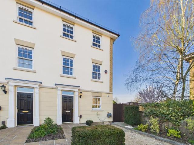 5 bedroom end of terrace house for sale