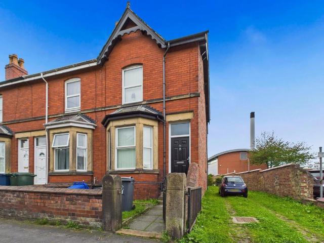 4 bedroom end of terrace house for sale