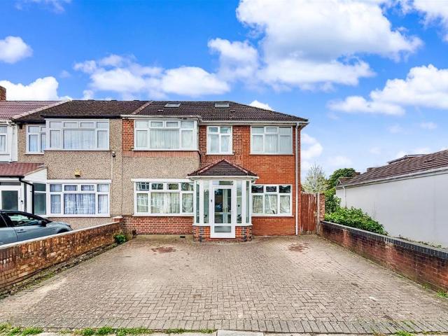 5 bedroom end of terrace house for sale