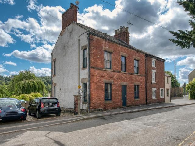 5 bedroom end of terrace house for sale