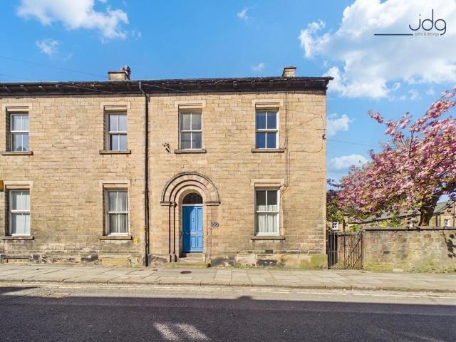 5 bedroom end of terrace house for sale